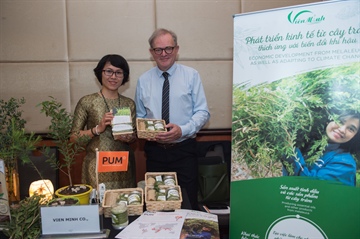 Tổ chức PUM Netherlands Senior Experts – Hà Lan (PUM) Địa chỉ giúp doanh nghiệp nhỏ và vừa, doanh nghiệp nhỏ và vừa do nữ làm chủ tăng năng lực cạnh tranh với sự hỗ trợ của chuyên gia công nghệ, cải tiến sản phẩm