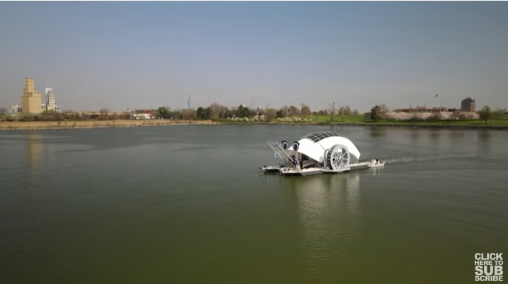 Bánh xe dọn rác chạy bằng năng lượng mặt trời