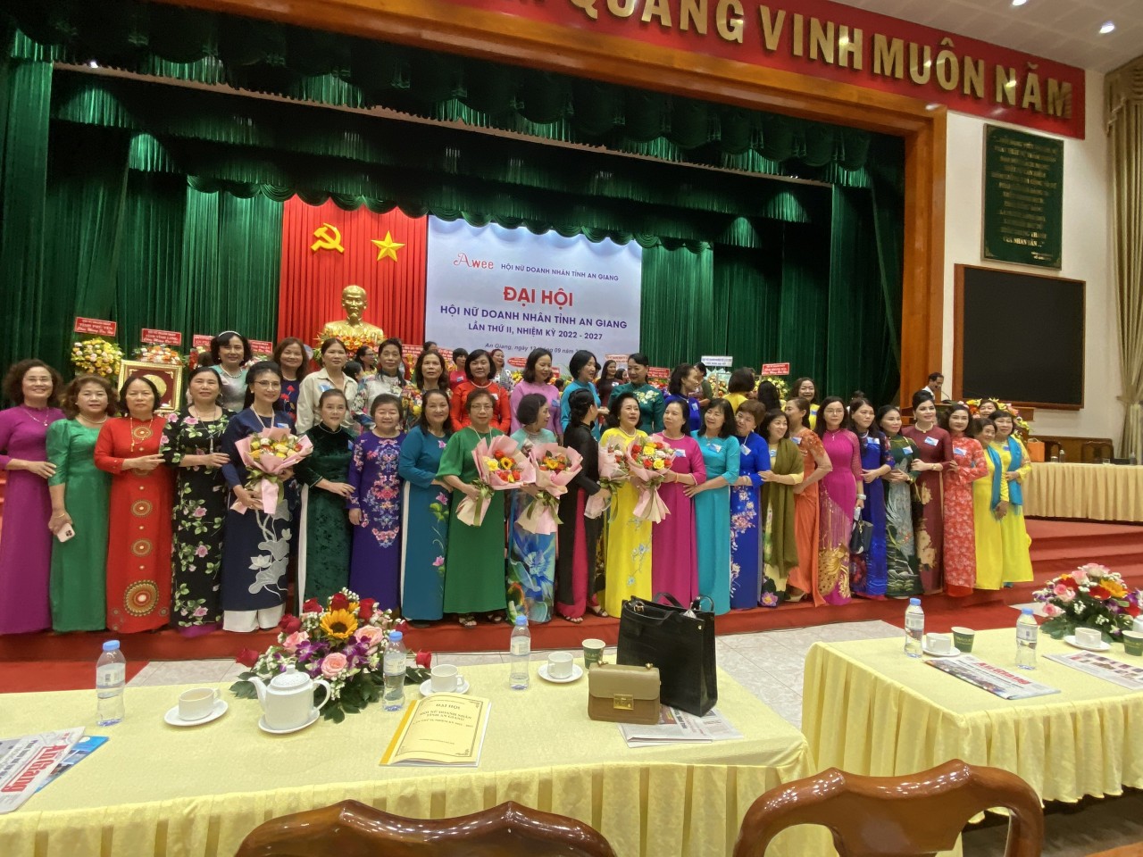 Đoàn đại biểu Hội Nữ DNNVV thành phố Hà Nội tham gia Đại hội Hội nữ DN tỉnh Đồng Tháp và Hội nữ DN tỉnh An Giang .